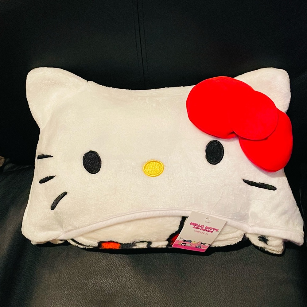 Hello Kitty x Forever 21 Hooded Blanket
